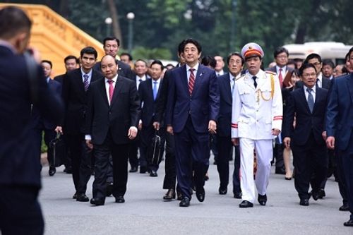 Lễ đón trọng thể Thủ tướng Nhật Bản Shinzo Abe tại Phủ Chủ tịch - Ảnh 6