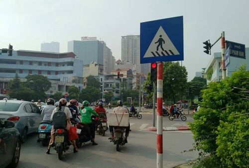 Hà Nội: Nhiều phụ nữ bị dàn cảnh va chạm giao thông để trộm tài sản - Ảnh 1