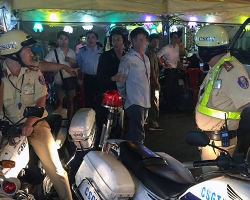 CSGT truy đuổi xe "điên" hơn 5km trên đường phố Sài Gòn - Ảnh 1