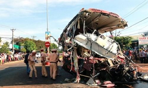 Vụ tai nạn giao thông ở Gia Lai, 13 người chết: Tài xế xe tải vẫn trong cơn nguy kịch - Ảnh 1