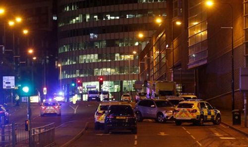 Hiện trường vụ nổ lớn tại nhà thi đấu Manchester, ít nhất 19 người chết - Ảnh 7