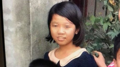 Bé gái 13 tuổi bỏ nhà đi, nghi do bị bố mẹ bạo hành - Ảnh 1