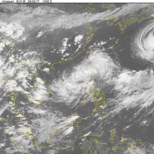Áp thấp nhiệt đới giật cấp 9 di chuyển nhanh vào Biển Đông - Ảnh 1
