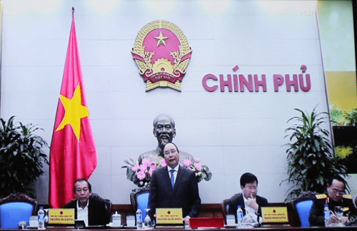 Thủ tướng Nguyễn Xuân Phúc: "Phải có lộ trình hạn chế phương tiện cá nhân" - Ảnh 1