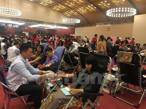 Hàng chục ngàn người tham gia hiến máu ở Lễ hội Xuân hồng - Ảnh 1