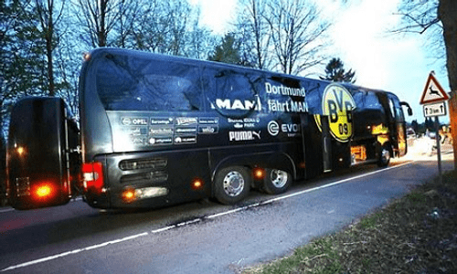 Xe buýt chở đội bóng đá Dortmund bị tấn công với 3 vụ nổ, 1 cầu thủ bị thương - Ảnh 1