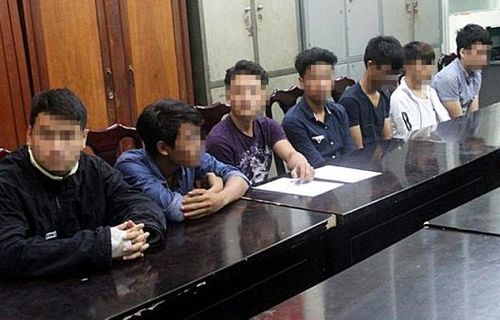 Bắt nhóm thanh thiếu niên đập phá hàng loạt ôtô ở Đà Nẵng - Ảnh 1