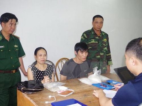 Bắt cặp vợ chồng vận chuyển gần 2,5 kg ma túy từ Trung Quốc về Việt Nam - Ảnh 1