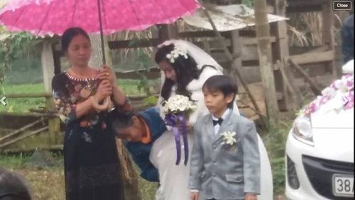 Sự thật về đám cưới "chú rể 8 tuổi" và cô dâu xinh đẹp ở Hà Tĩnh - Ảnh 1