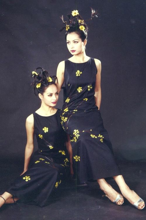 Những cặp chị em song sinh "mười phân vẹn mười" của showbiz Việt - Ảnh 3