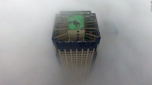 Sương mù, ô nhiễm không khí biến Trung Quốc ngày thành"đêm" - Ảnh 1