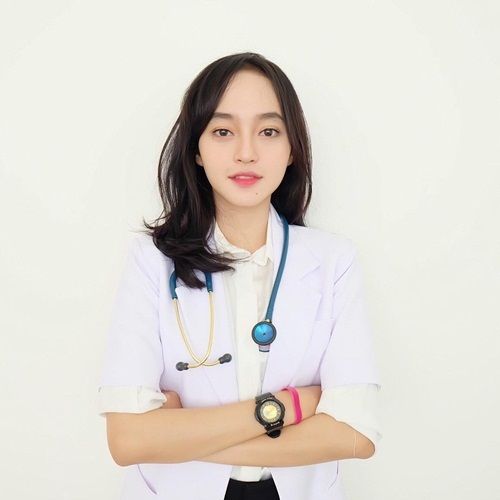 Nữ bác sĩ xinh đẹp giống Phạm Băng Băng gây sốt cộng đồng mạng - Ảnh 4