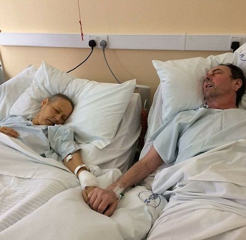 Cặp vợ chồng mắc ung thư nắm chặt tay nhau lúc qua đời  - Ảnh 1
