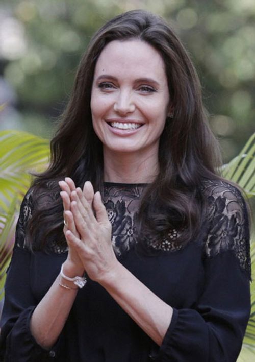 Angelina Jolie lần đầu xuất hiện và nói về vụ ly hôn với Brad Pitt - Ảnh 1
