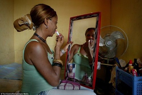 Cận cảnh nhà thổ nơi hàng chục nghìn gái mại dâm nhiễm HIV đang hành nghề - Ảnh 4