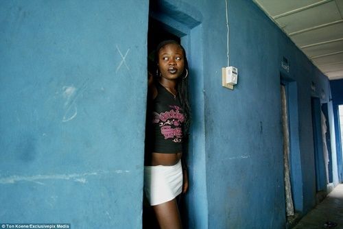 Cận cảnh nhà thổ nơi hàng chục nghìn gái mại dâm nhiễm HIV đang hành nghề - Ảnh 9
