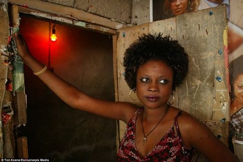 Cận cảnh nhà thổ nơi hàng chục nghìn gái mại dâm nhiễm HIV đang hành nghề - Ảnh 10