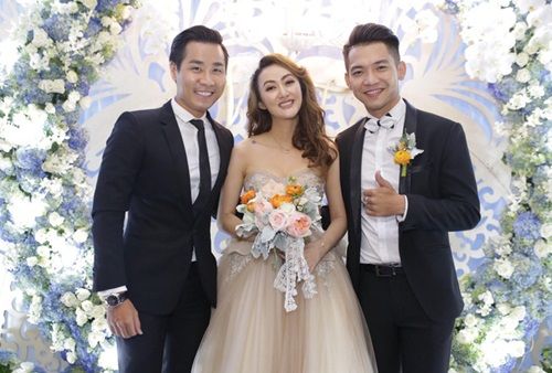Sau tin đồn kết hôn, Hoài Lâm nắm tay bạn gái dự đám cưới Mai Quốc Việt - Ảnh 7