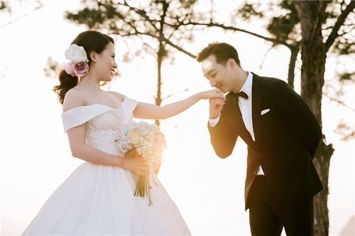 Công Lý và bạn gái vui vẻ cùng MC Thảo Vân tại đám cưới Thành Trung - Ảnh 17
