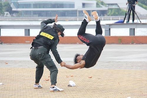 Màn võ thuật mãn nhãn của cảnh sát cơ động bảo vệ APEC - Ảnh 11
