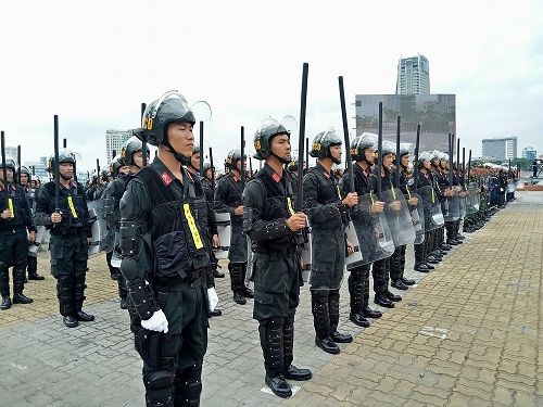 Màn võ thuật mãn nhãn của cảnh sát cơ động bảo vệ APEC - Ảnh 1
