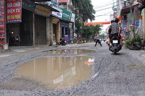 Hà Nội: Người dân khổ sở vì nhiều "ao nhỏ" mọc giữa đường - Ảnh 6