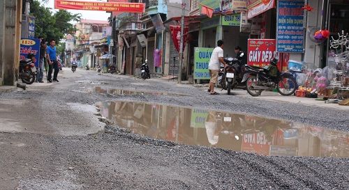 Hà Nội: Người dân khổ sở vì nhiều "ao nhỏ" mọc giữa đường - Ảnh 5
