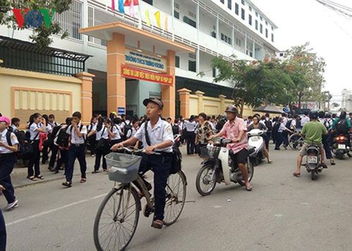 Bão số 14 sắp đổ bộ Nam Trung Bộ: Học sinh nghỉ học, sơ tán dân khỏi khu vực nguy hiểm - Ảnh 2