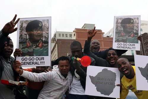 Nguyên nhân binh biến tại Zimbabew và cuộc diễu hành đòi Tổng thống từ chức - Ảnh 2