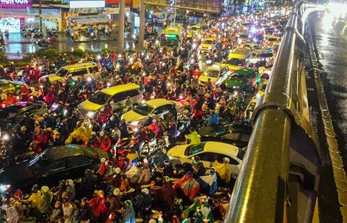 TP.Hồ Chí Minh: 1 người tử vong, nhiều xe máy bị cuốn trôi sau mưa lớn - Ảnh 3
