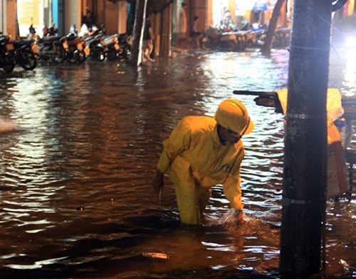 TP.Hồ Chí Minh: 1 người tử vong, nhiều xe máy bị cuốn trôi sau mưa lớn - Ảnh 6