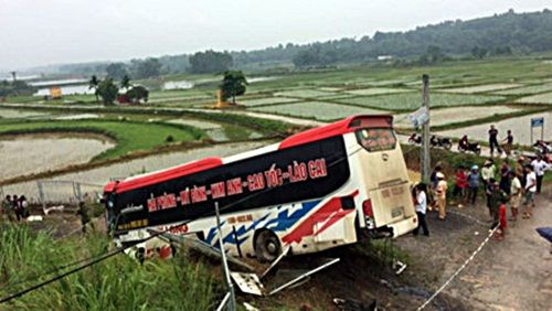 Vụ xe khách mất lái trên cao tốc Hà Nội – Lào Cai: Tài xế đã tử vong - Ảnh 1