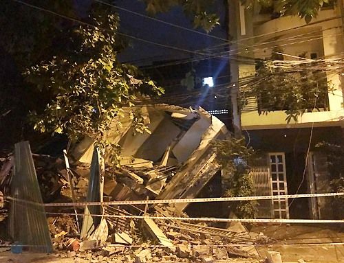 Nguyên nhân khiến 2 ngôi nhà ở Sài Gòn đổ sập hoàn toàn - Ảnh 1