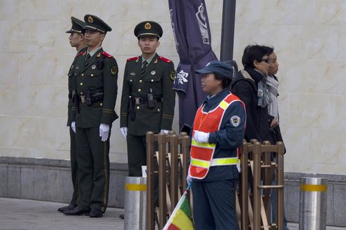 Trung Quốc thắt chặt an ninh tại Đại hội Đảng: Đóng cửa quán, nhận diện khuôn mặt... - Ảnh 1