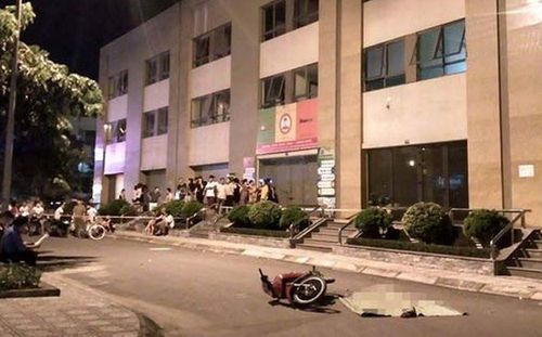 Hà Nội: Cô gái trẻ rơi từ tầng 25 xuống đất, suýt trúng người đi đường - Ảnh 1