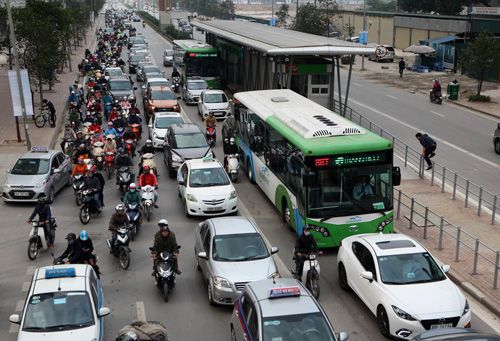 Hà Nội lắp loa tuyên truyền giao thông trên buýt nhanh BRT - Ảnh 1