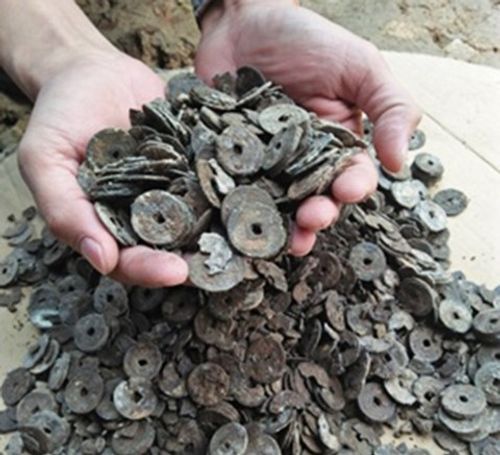 Nghệ An: Đào móng nhà, phát hiện hũ sành chứa 10kg tiền cổ