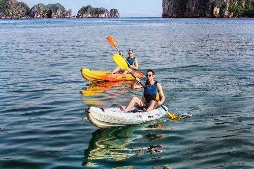 Sẽ dừng hoạt động dịch vụ chèo kayak trên vịnh Hạ Long từ ngày 1/4 - Ảnh 1