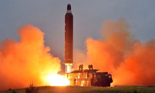 Triều Tiên tuyên bố có tên lửa "đủ khả năng mang đầu đạn hạt nhân" - Ảnh 1