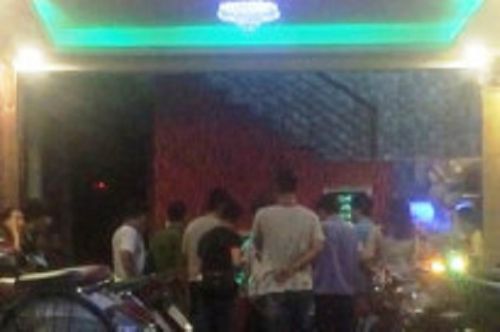 Truy tìm kẻ bắn tử vong nam thanh niên tại karaoke ở Hà Nội - Ảnh 1
