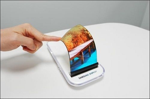 Samsung sản xuất điện thoại có thể “bẻ cong” - Ảnh 1