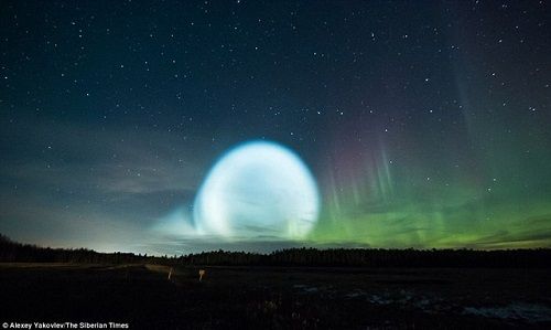 Quả cầu ánh sáng khổng lồ bí ẩn xuất hiện trên bầu trời Nga - Ảnh 4