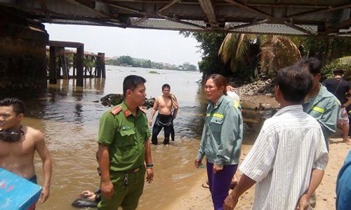Đi tắm sông, bé trai 11 tuổi bị nước cuốn mất tích trên sông Sài Gòn - Ảnh 1