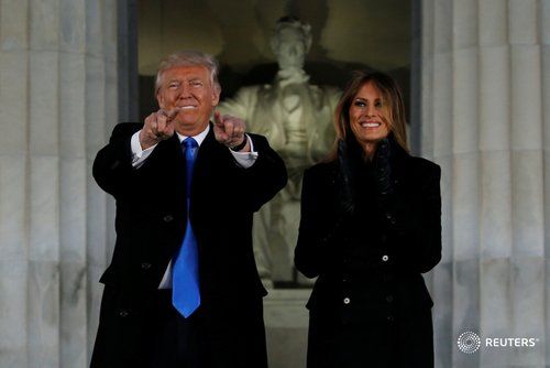Donald Trump cùng vợ đến Washington, chuẩn bị dự lễ nhậm chức - Ảnh 1