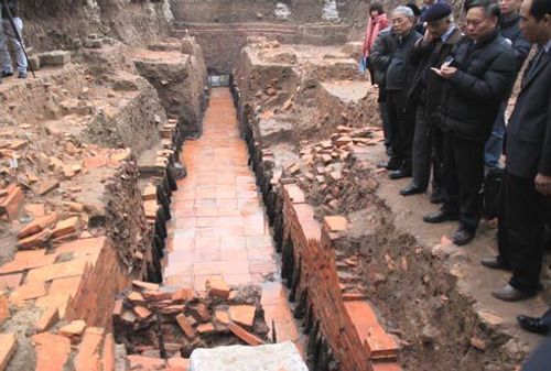 Người dân sẽ được tham quan hố khảo cổ mới phát lộ ở Hoàng thành Thăng Long - Ảnh 1