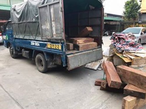 Nữ tài xế lái xe tải chở 900kg gỗ hương lậu qua địa bàn Hà Nội - Ảnh 1