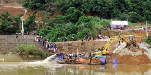 Vụ sập cầu đang thi công ở Tuyên Quang: 3 thi thể đã được tìm thấy - Ảnh 1
