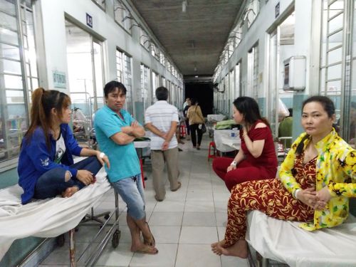 26 công nhân nhập viện khẩn cấp, nghi ngộ độc thực phẩm - Ảnh 1