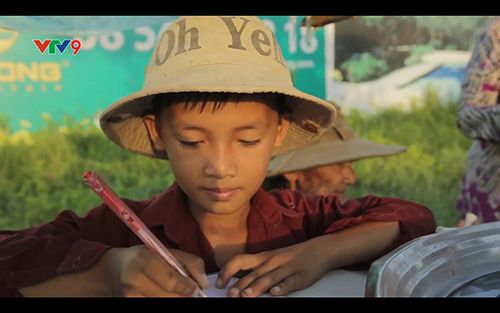 Cậu bé thắp đèn dầu miệt mài học chữ giữa Sài Gòn hoa lệ - Ảnh 4