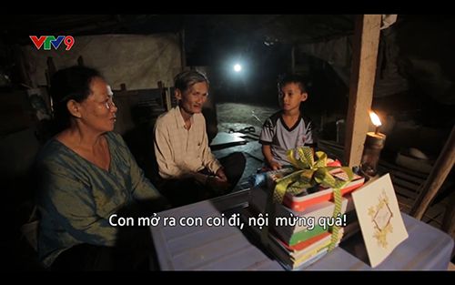Cậu bé thắp đèn dầu miệt mài học chữ giữa Sài Gòn hoa lệ - Ảnh 6